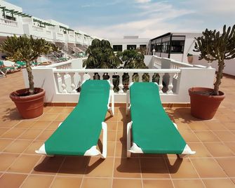 أبارتامنتوس تيساليا - Puerto del Carmen - شرفة