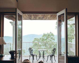 Art of Living Retreat Center - Boone - Balcony