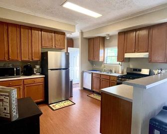 Forest City Foothills Retreat - Forest City - Kitchen