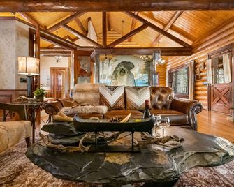 The Cinnamon Valley - Eureka Springs - Living room