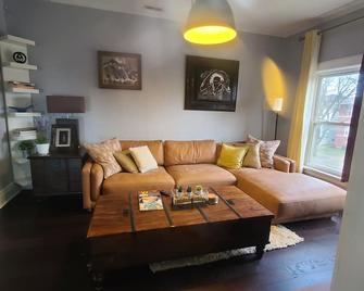 Cozy, Comfortable And Convenient Apartment. Close To Everything! - Oak Park