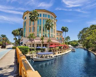 Rustic Retreats Modern 1BR for 4 guests in the heart of Fort Lauderdale - Fort Lauderdale - Building