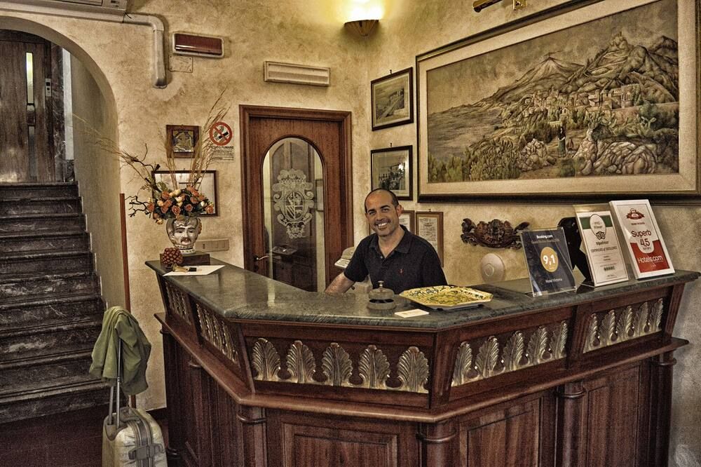 هوتل فيكتوريا