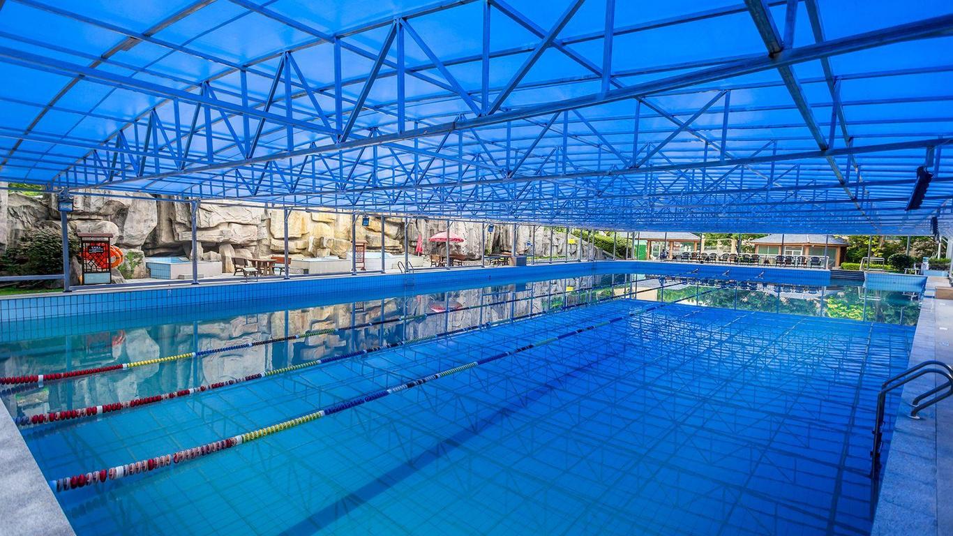 Xianning Chutian Yaochi Hot Spring Resort