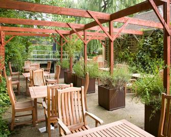 Premier Inn Harlow North Harlow Mill - Харлоу - Патіо
