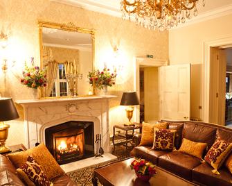 MacLeod House & Lodge, Trump Aberdeen - Aberdeen - Living room