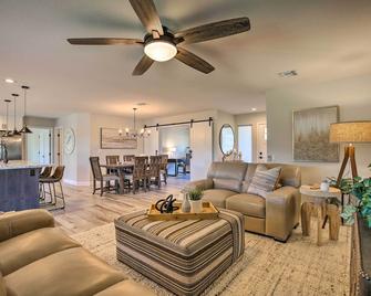 Putting Green, Community Perks Sun City West Home - Sun City West - Sala de estar