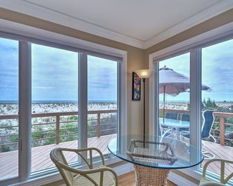 Oceanfront Brant Beach 75 feet on the water with Amazing Panoramic Ocean View - Ship Bottom - Balcón