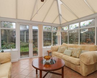 7 Marl Croft - Chester - Living room