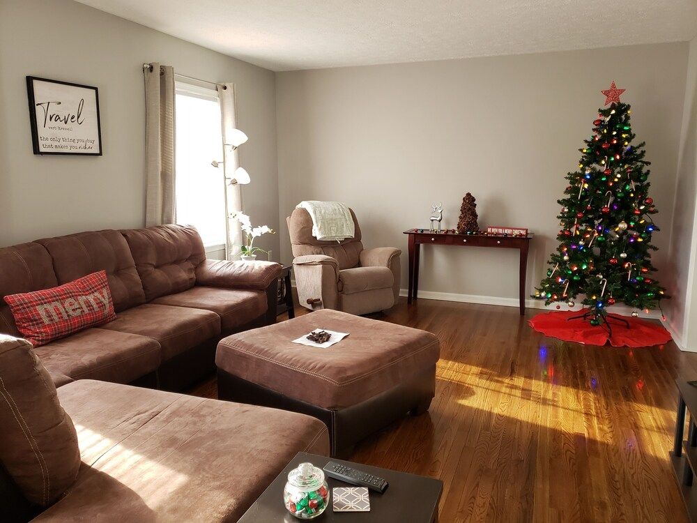 Living room view of Colonial Getaway Near Old Town Historic Winchester