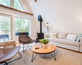 The Back Porch ~ Modern A-Frame with a View - Mountain View - Sala de estar