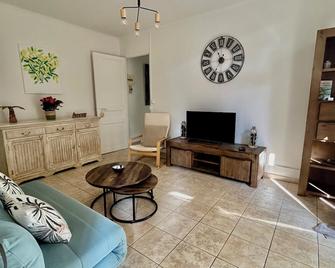 Oasis de verdure en centre-ville - jacuzzi privé - Mandelieu-la-Napoule - Sala de estar