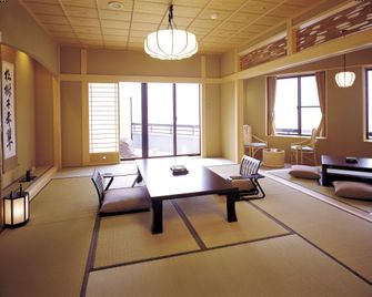 ماروي - فوجيكاواجوتشيكو - غرفة طعام