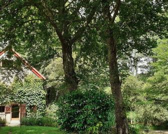 Historic Mill Getaway: Romantic Vacations with a 4-Person SPA - Thollet - Edificio