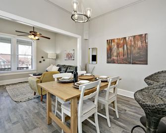 Just over 2 blocks to the Courthouse Square ! - Prescott - Dining room
