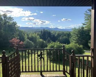 Close to Hiking Trails-Skiing! Located In a quiet Home with Mountain View - Olivebridge - Balcony