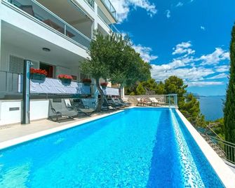 Abuela's Beach House - Brela - Pool