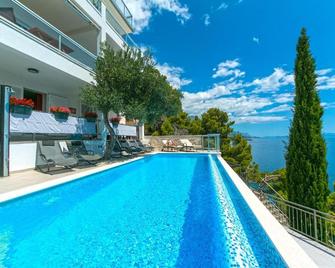 Abuela's Beach House - Brela - Pool