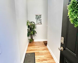 Luxury Apartment in Bronzeville, Just Minutes from Downtown - RSV Now! - Chicago - Pasillo