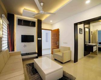 Ambalath Maple Leaves Home - Guruvayoor - Living room