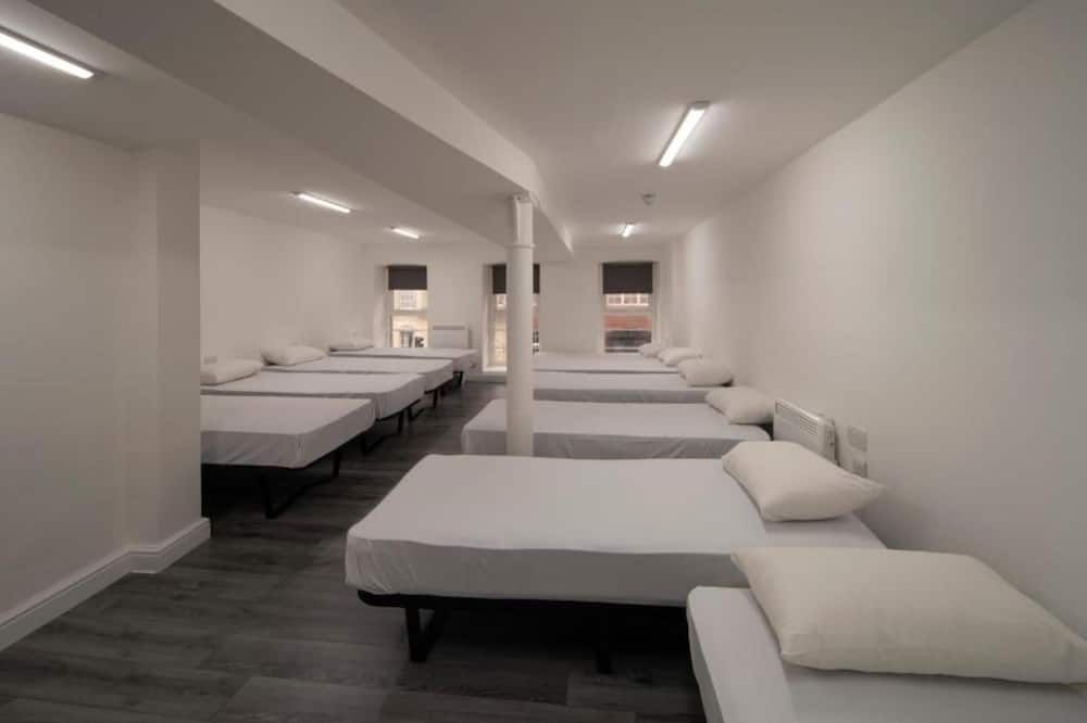 OYO The Red Lion Hotel - לאטון - ספא