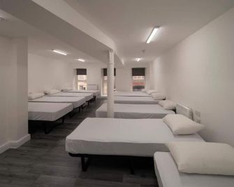 OYO The Red Lion Hotel - Luton - Spa
