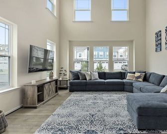Amenities Galore 5 Bedroom Townhome Ocean View Beach Club - Ocean View - Sala de estar