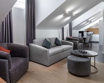 The Basilian Minsk, Curio Collection By Hilton - Minsk - Sala de estar