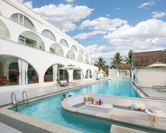 Sanya Haitang Bay Qingkongye Homestay (International Duty Free City Branch) - Sanya - Pool