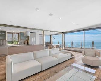 Hi-Tech Hideaway - Modern & Ocean Front! - Solana Beach - Living room