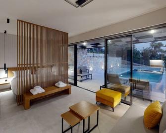 Daelia Villas II Of 3 Luxury Villas, Private Pool, In An Enclosed Olive Grove - Mytilene - Living room