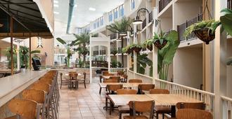 Quality Inn Oceanfront - אושן סיטי - מסעדה