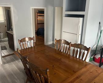 Lovely 4- Bedroom apartment for rent - New Bedford - Comedor