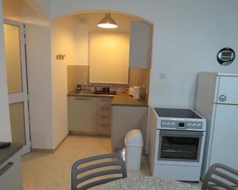 Ideal second floor holiday apartment in the heart of Mellieha - Mellieħa - Cocina