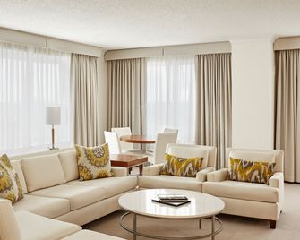 Intercontinental Hotels Suites Hotel Cleveland By IHG - Cleveland - Living room