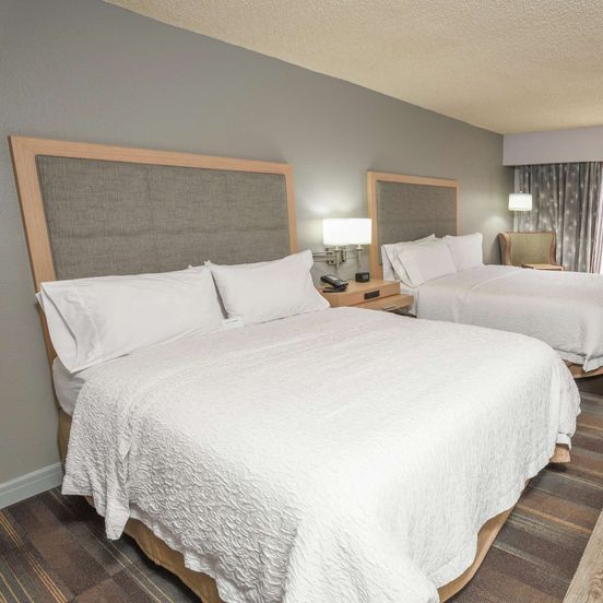 Bedroom view of Hampton Inn Jacksonville East Regency Square