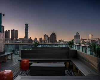 ويندام غاردن شاينا تاون - نيويورك - شرفة