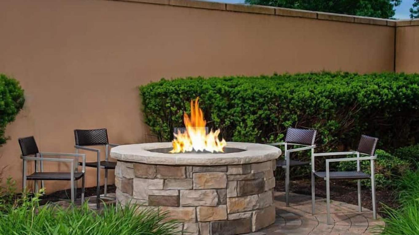 Comfort Inn & Suites - Bethlehem Allentown Abe Airport