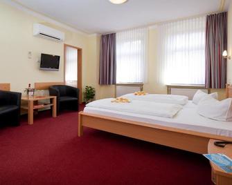 Hotel-Pension Am Schwanenteich - Lutherstadt Wittenberg - Schlafzimmer