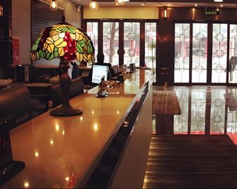 James Joyce Coffetel Jishou Renmin North Road Branch - Xiangxi - Front desk