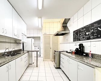 Br Hostel - Belo Horizonte - Kitchen