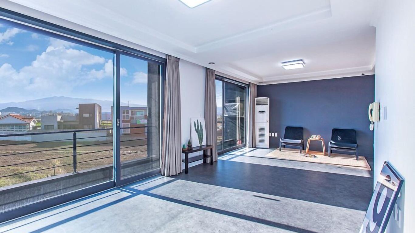 مانيجو بنسيون