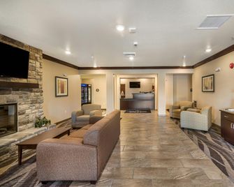 Cobblestone Hotel & Suites - Victor - Victor - Salónek