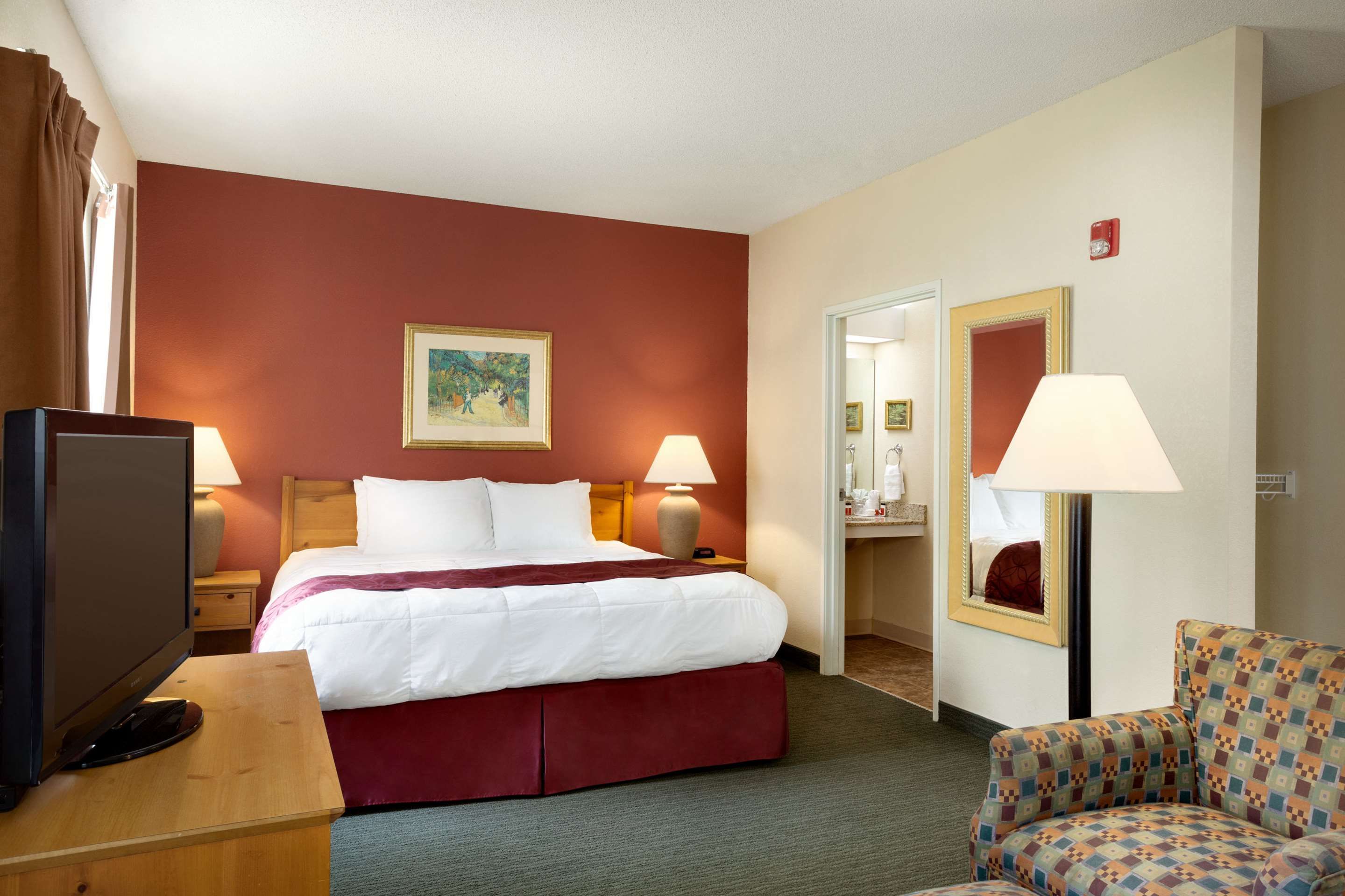 Baymont by Wyndham Wichita East - Wichita - Bedroom