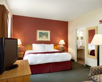 Baymont by Wyndham Wichita East - Wichita - Bedroom