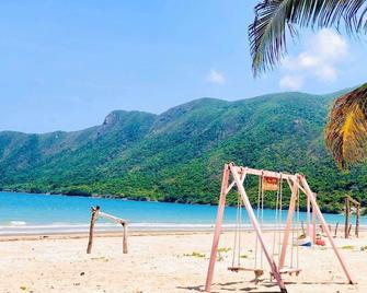 Tan Son Nhat Con Dao Resort - Con Dao - Playa