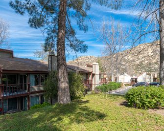 San Diego Country Estates - Fernbrook - Edificio