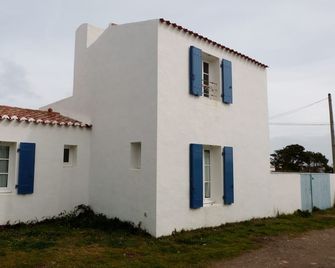 House 4 persons 700m port Joinville 100m from the sea - Ile d'Yeu - Edificio