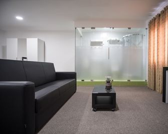 Sh Boutique Hotel - Сан-Томе - Вітальня