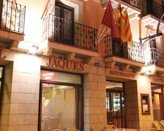 Hotel Jaqués - Jaca - Building